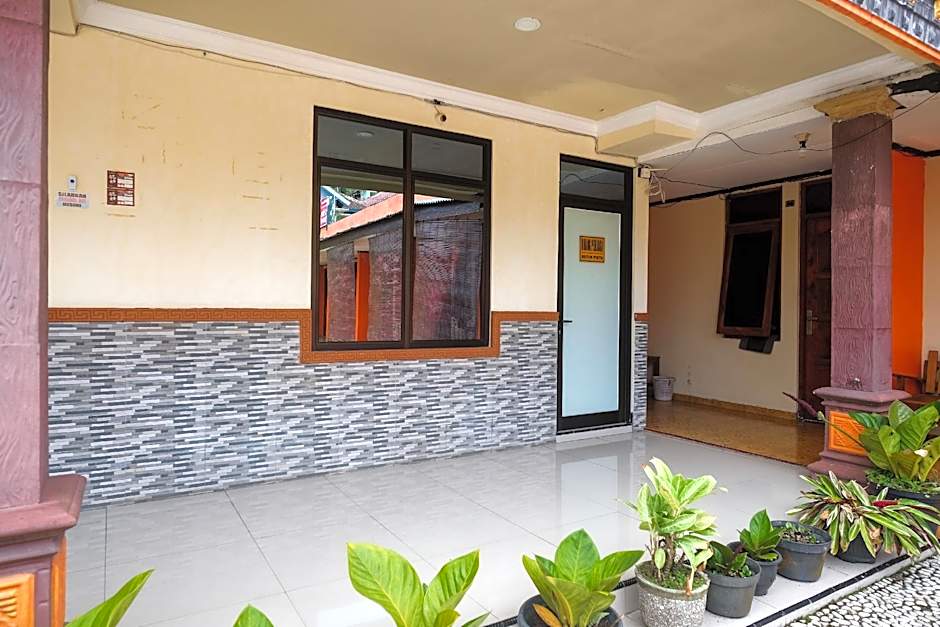 RedDoorz near Candi Sukuh Karanganyar