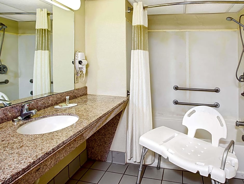 Super 8 by Wyndham Walterboro