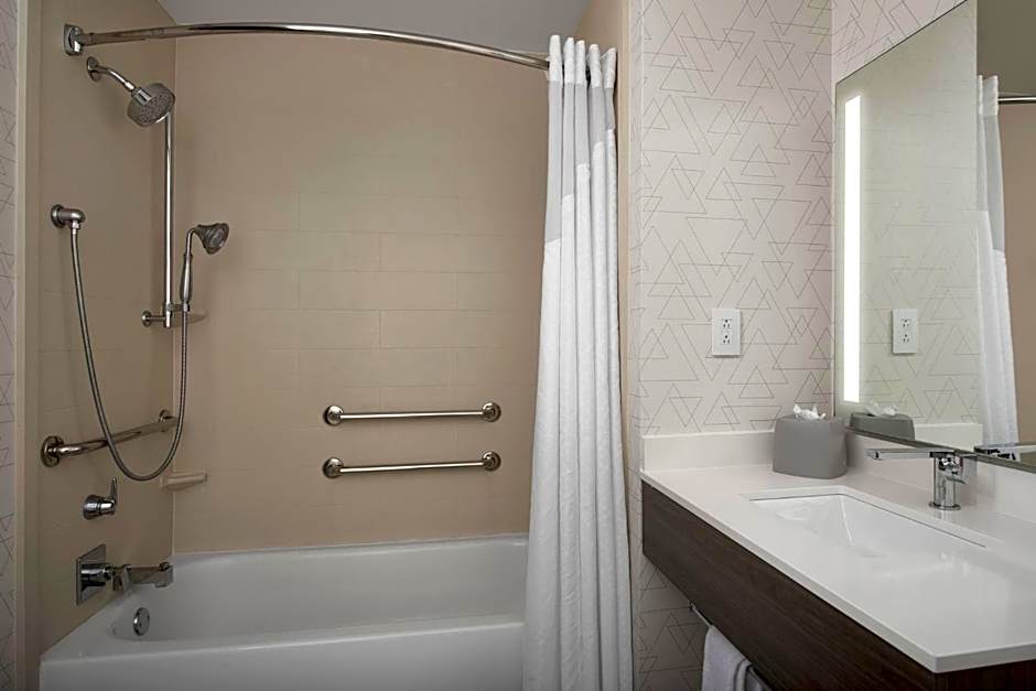 Holiday Inn Express & Suites Knoxville-Clinton By IHG