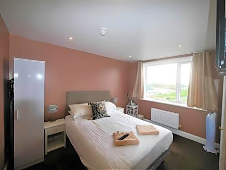 7-Double room-Standard-Ensuite with Shower-Sea View