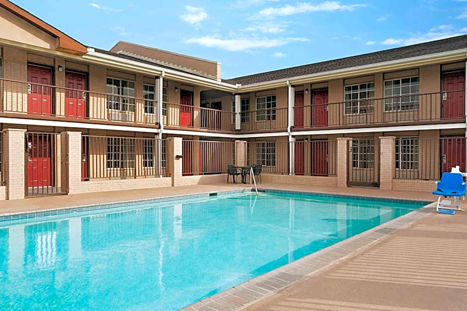 Super 8 by Wyndham Gulfport Near Biloxi