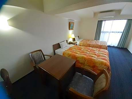 Standard Twin Room - Non-Smoking