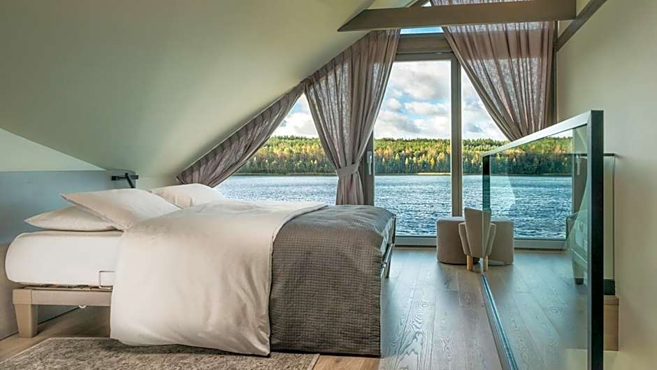 PRZYSTAŃ WYGONIN knéżka i wino