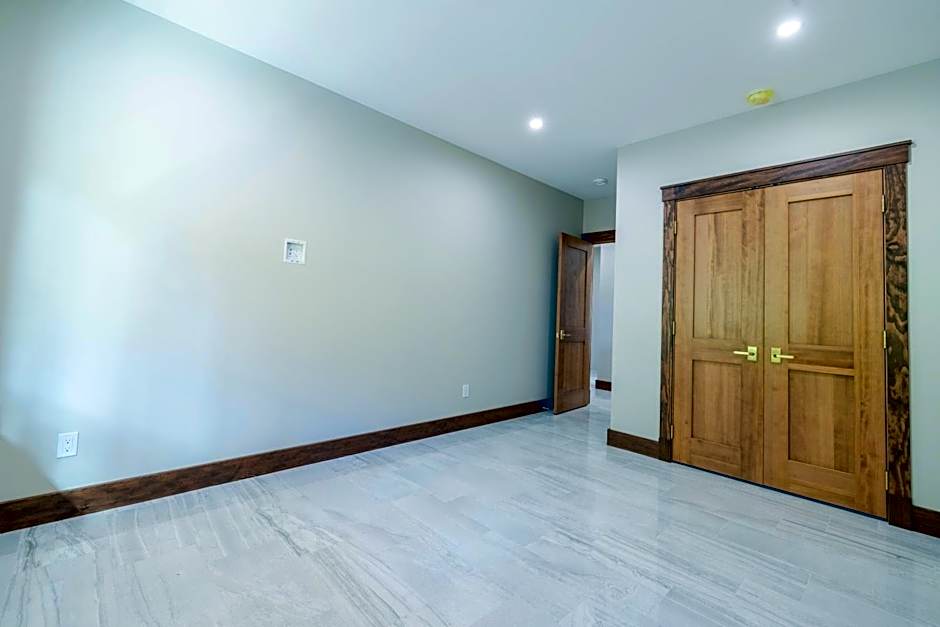 Snow Creek Cabins by Fernie Lodging Co