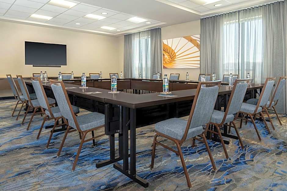 Fairfield by Marriott Inn & Suites Kansas City at The Legends