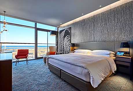 Deluxe King Room Marina View