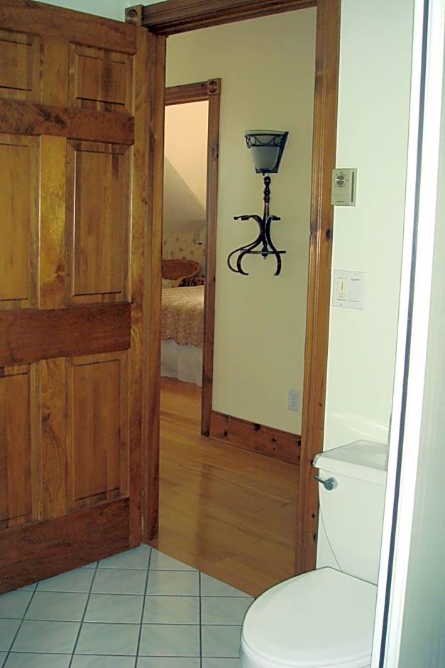 Boathouse Country Inn