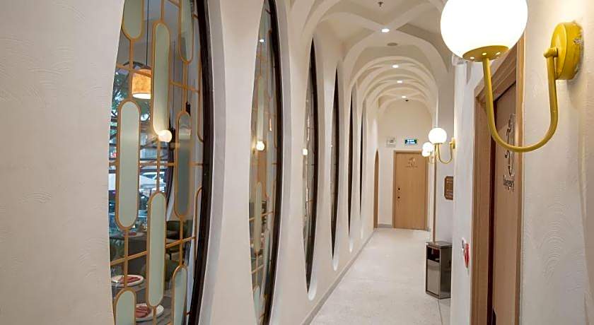 Me Saigon Boutique Hotel