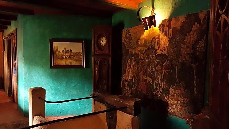 Suite Médiévale 40m2 chambre d' hôte du Mas Fabrègue