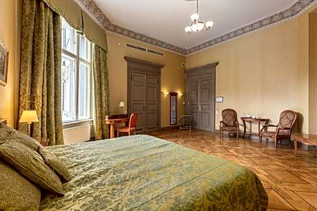 Deluxe Double Room with Garden View