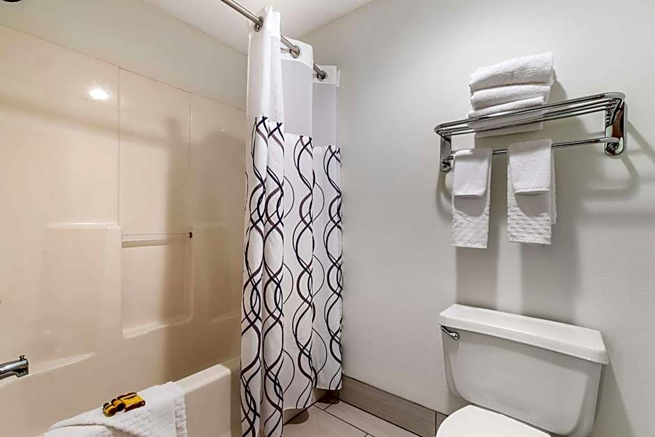 Best Western Plus University Park Inn & Suites