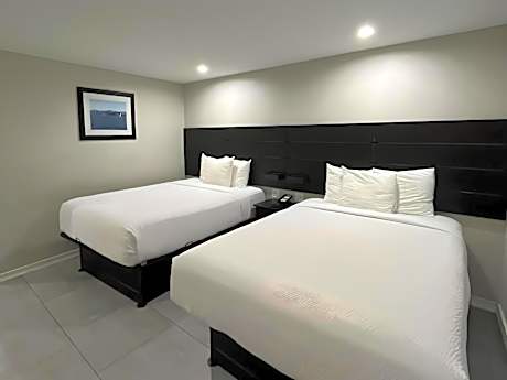 Queen Room with Two Queen Beds - Pet-friendly