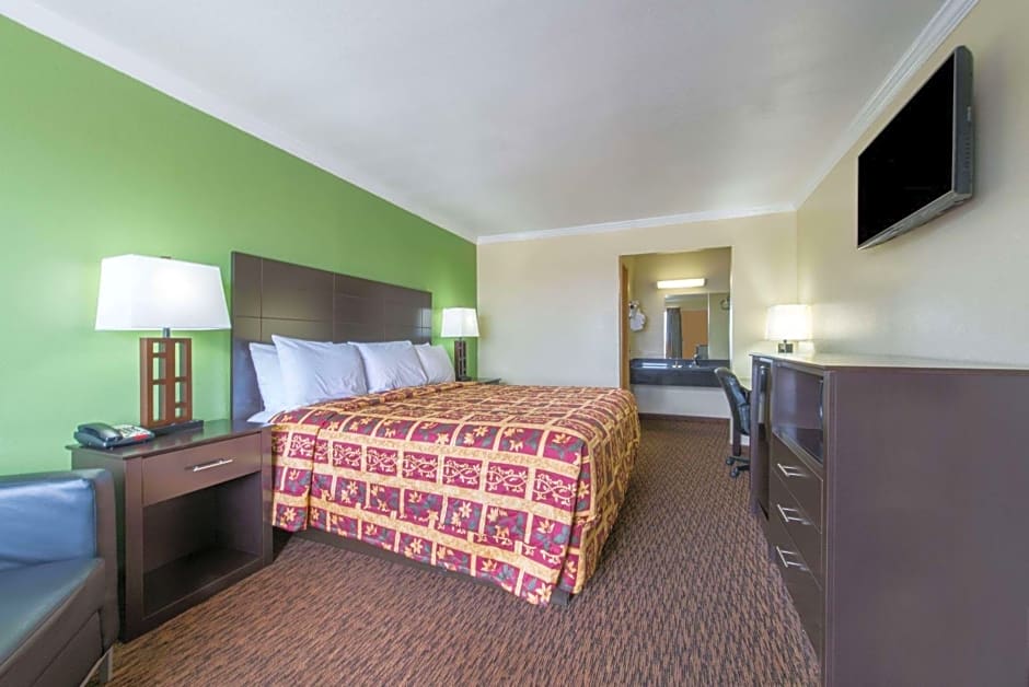 Days Inn by Wyndham Fort Worth West