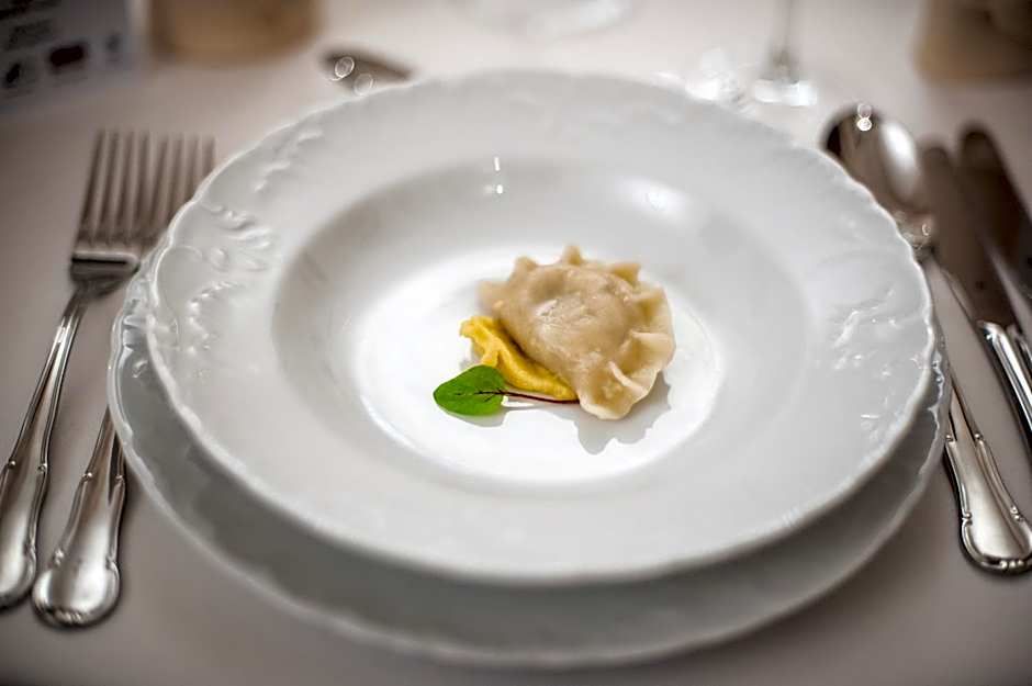 Pałac w Orli - pokoje, restauracja