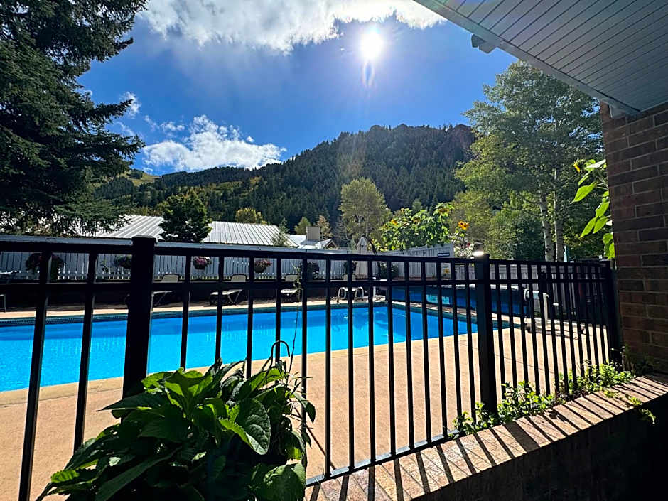Shadow Mountain Lodge