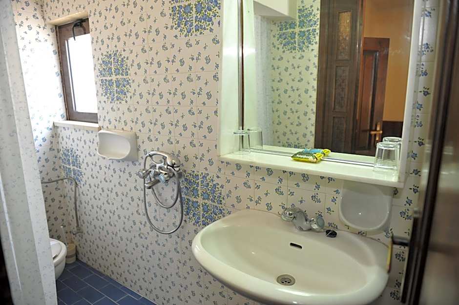 Niki Hotel Apartments