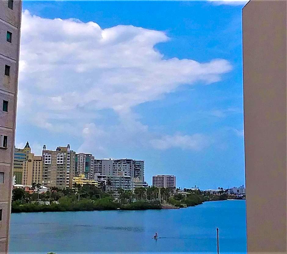El Canario by the Lagoon