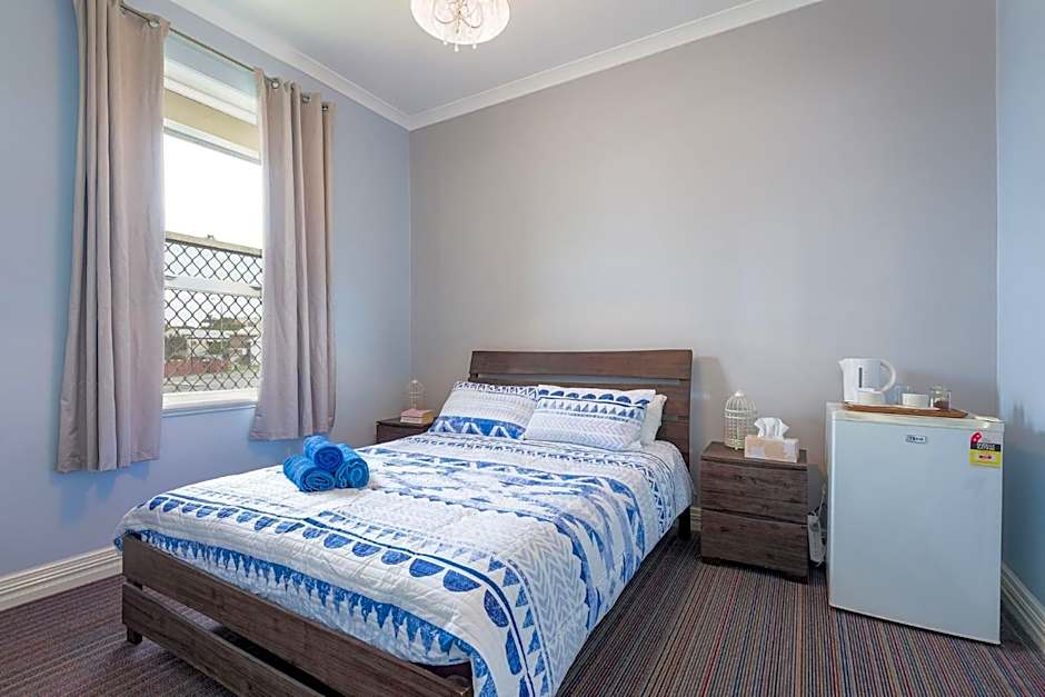 1849 Backpackers Albany