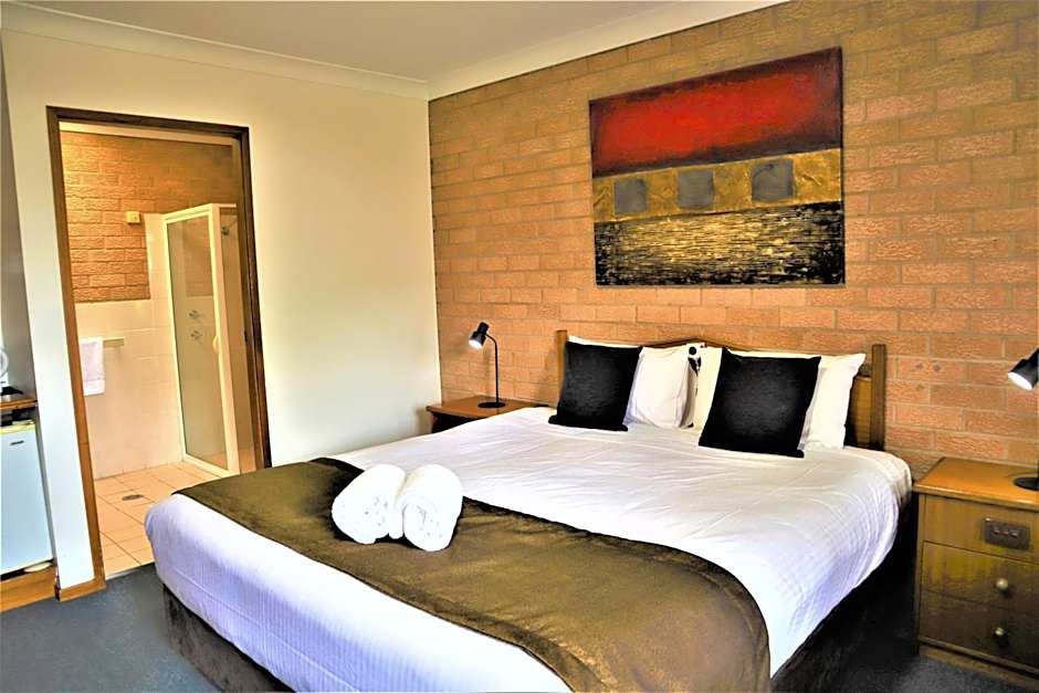 Golden Chain Aalana Motor Inn