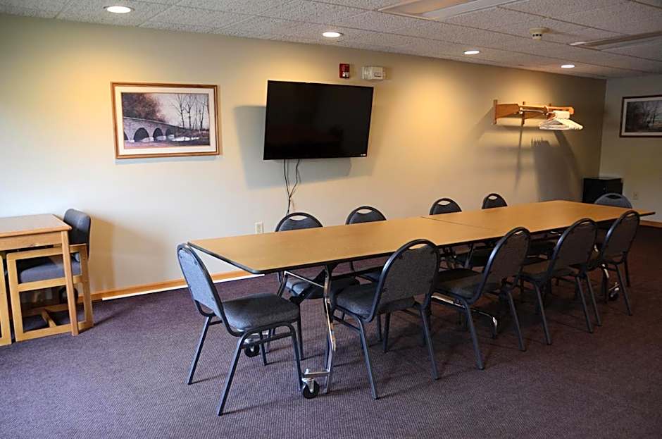 FairBridge Inn & Suites Thorp