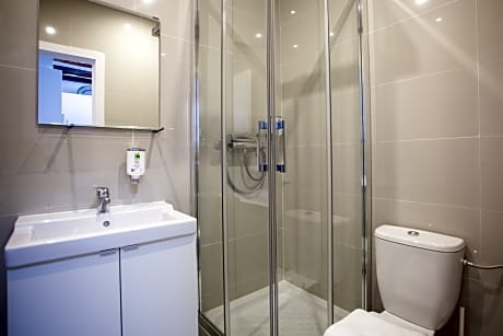 2bedroom attic/ 3pax