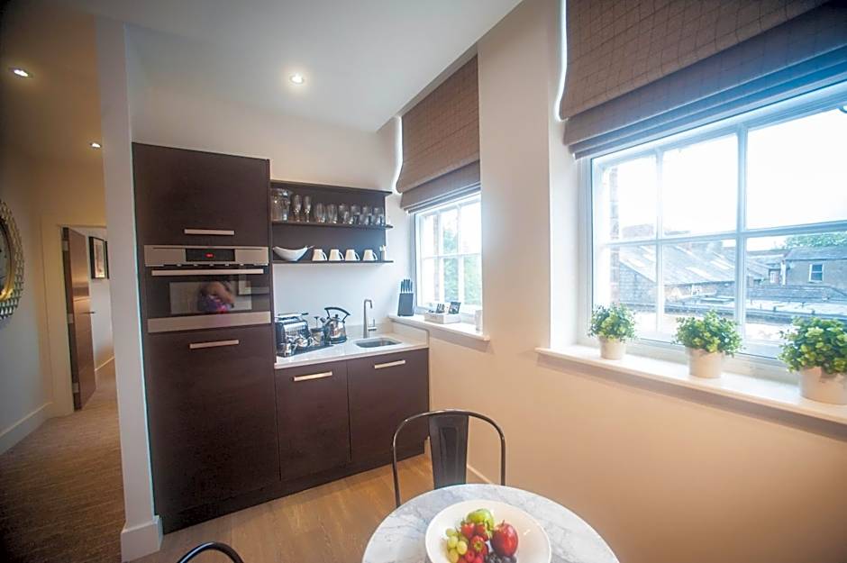 The Halston Carlisle