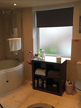 EsJays at Knowles House