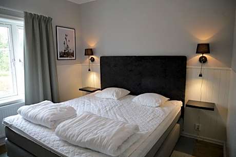 Three-Bedroom Apartment with Mountain View