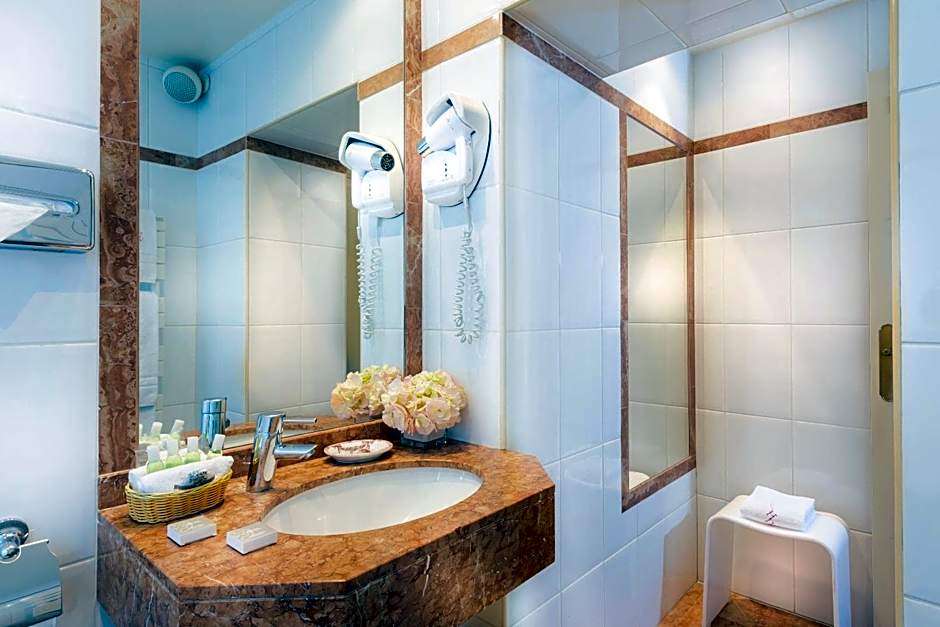 Dauphine Saint Germain