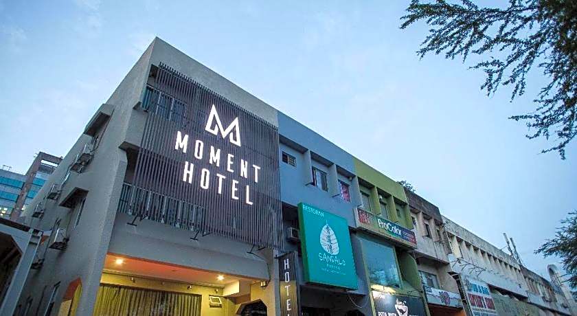 Moment Hotel