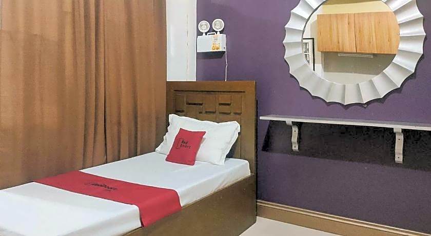 RedDoorz near Colgante Bridge Naga City