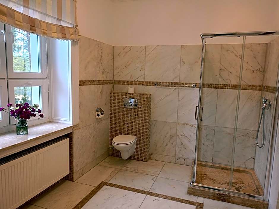 Oficerski Yacht Club