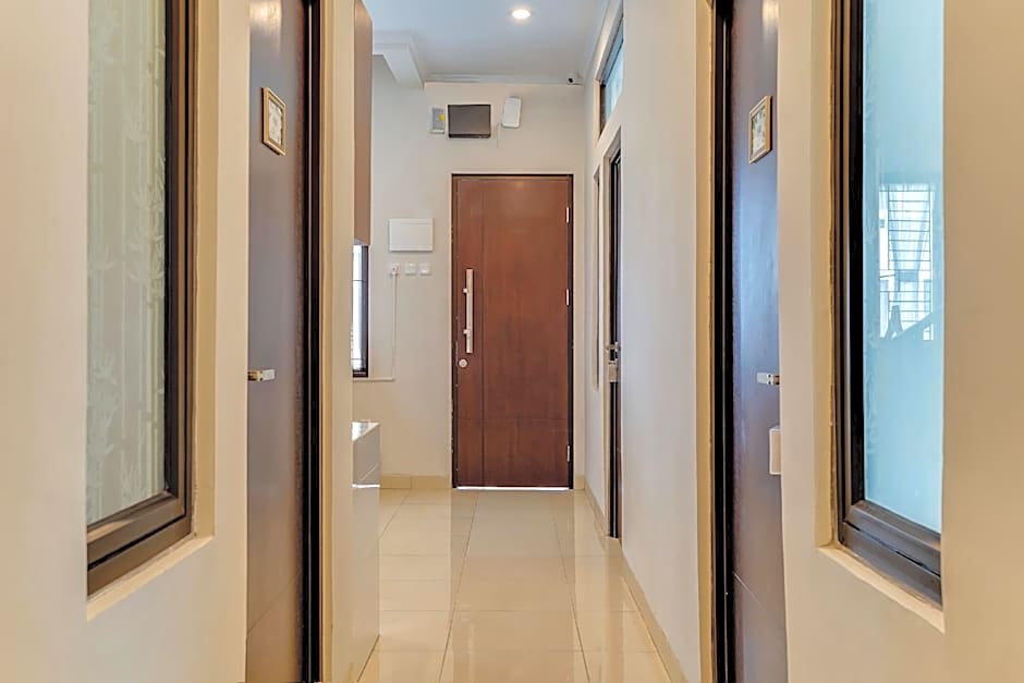 OYO Life 90211 I-sidji Inn