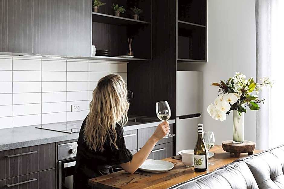 Timber Door Luxury Accommodation Geelong