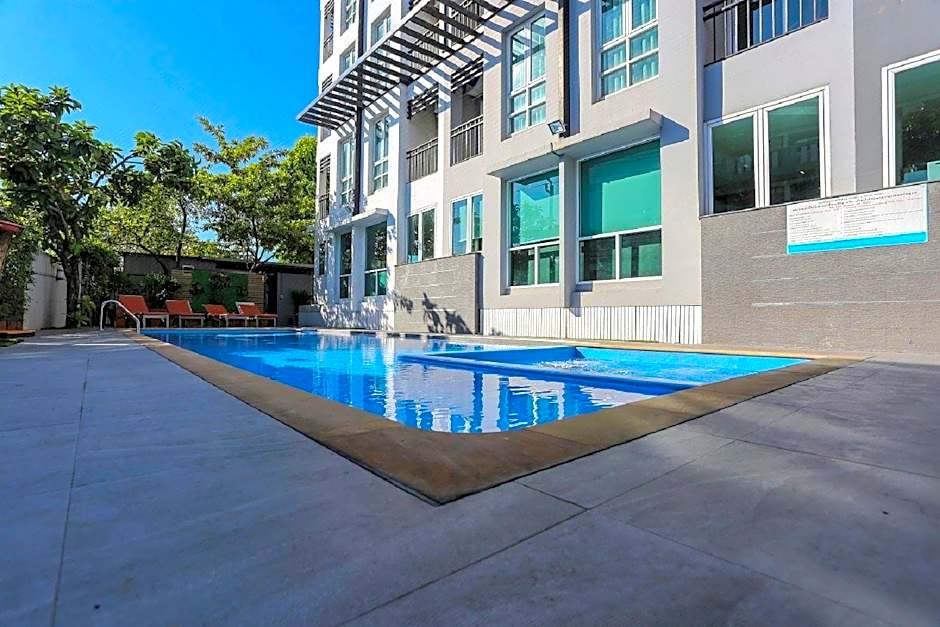 Crystal Suites Suvarnbhumi Airport