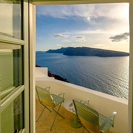 Cave Nest Junior Suite with Caldera View *access via numerous steps