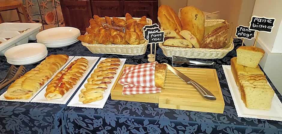 Hotel Susy - Bakery & Gluten Free Home Made - direttamente su viale Dante a due passi dal mare