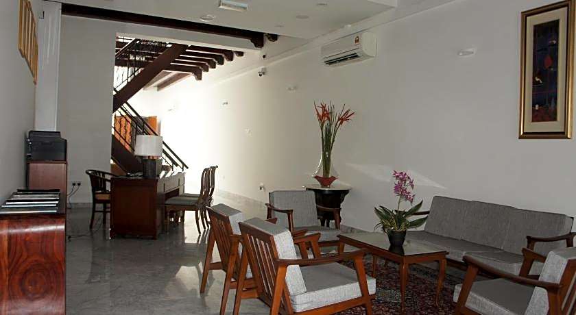 Heeren Straits Hotel