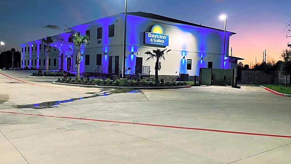 Days Inn & Suites by Wyndham Greater Tomball