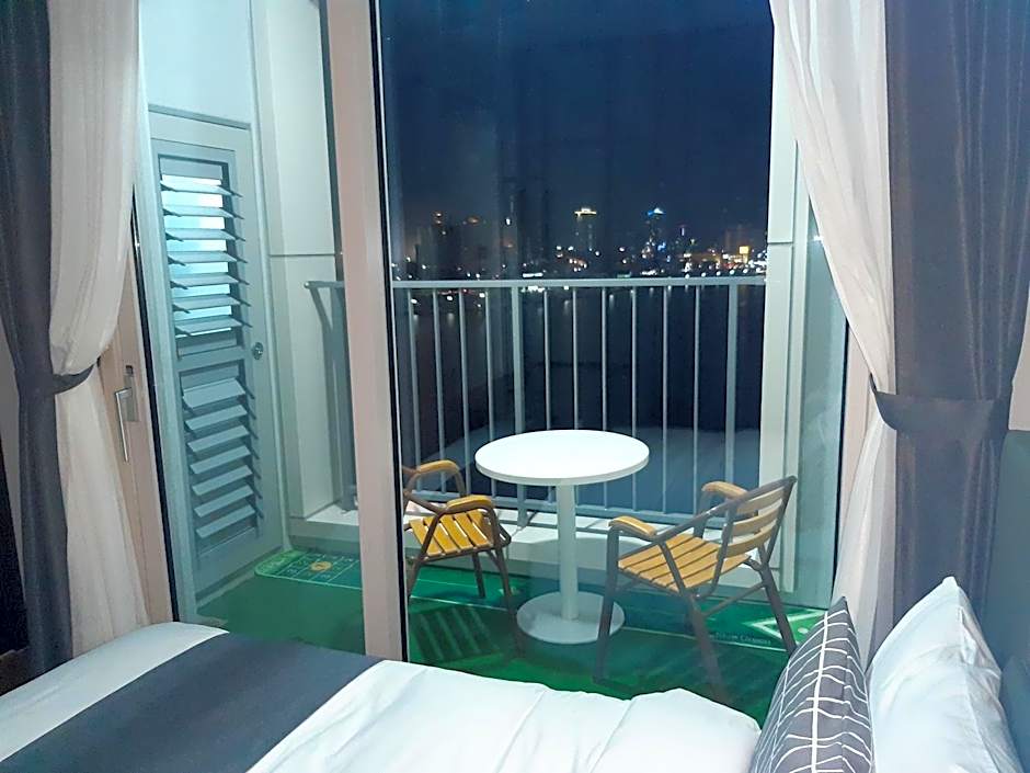 SunriseHotel JuniorSuite room11F Ocean view, Netflix O