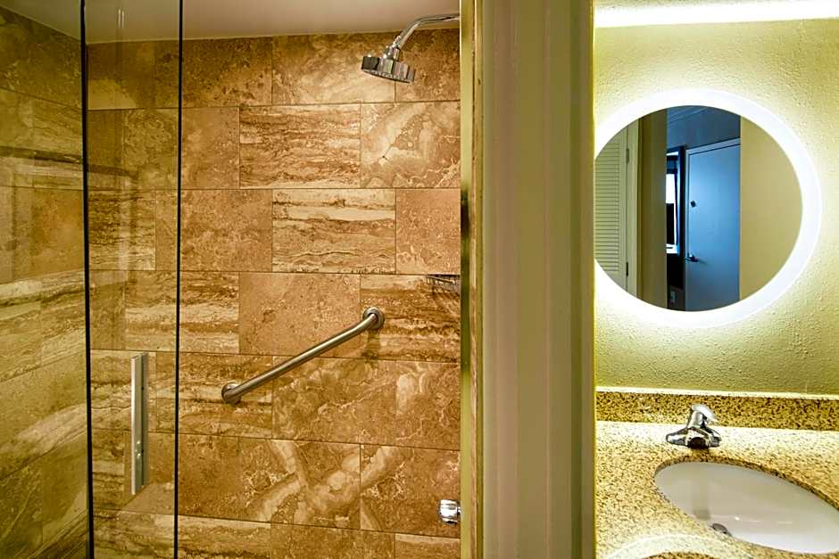 DoubleTree by Hilton Laurel