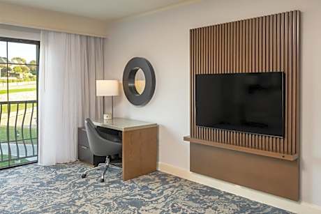 King Room with Bath Tub - Mobility Access