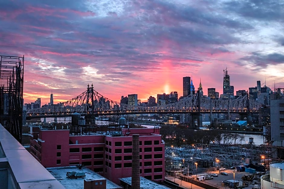 La Quinta Inn and Suites by Wyndham Long Island City – New York, NY