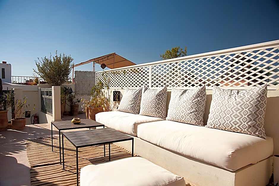 Riad Le J