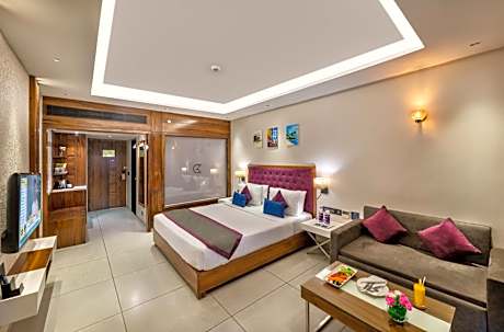 Imperial King Room with Shower and Balcony - 2 Pints of beer per stay, Early check in and late checkout of 2 hours - subject to availability (validity Dec 20,2025)