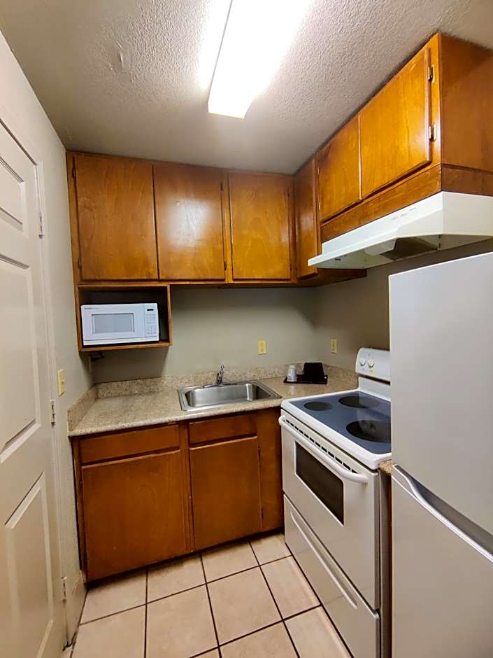 Regency Inn & Suites By Capital O Houston IAH Airport