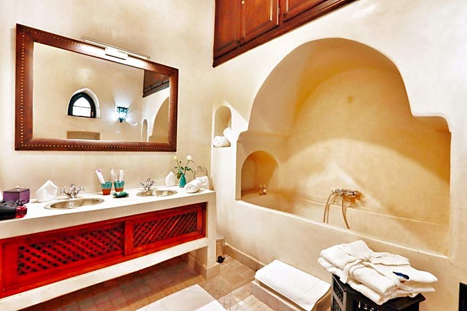 Riad ABBASSIA Marrakech Première - Authentic Medina Experience