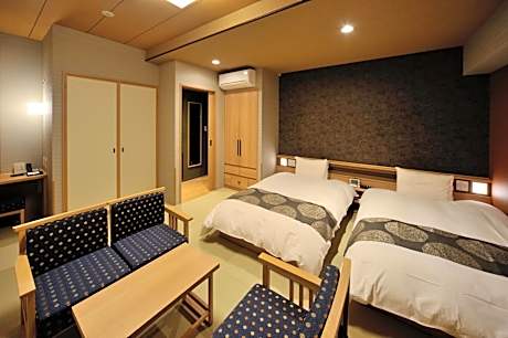 Triple Room with Bath- Non-Smoking - No Daily Cleaning