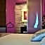 Hotel In - Lounge Room