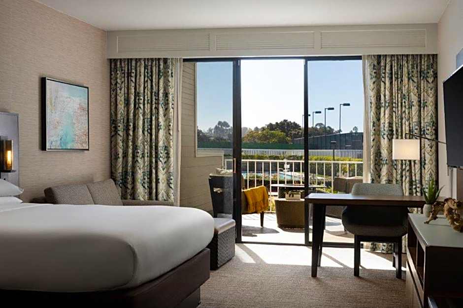 Photo 1 of 5 of 1 King Bed with Sofabed Guestroom, Resort View